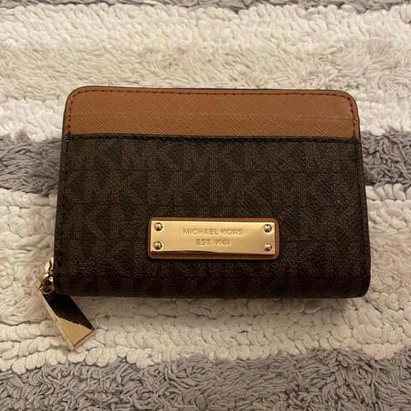 MICHAEL KORS Brown/tan wallet. New! Never used.